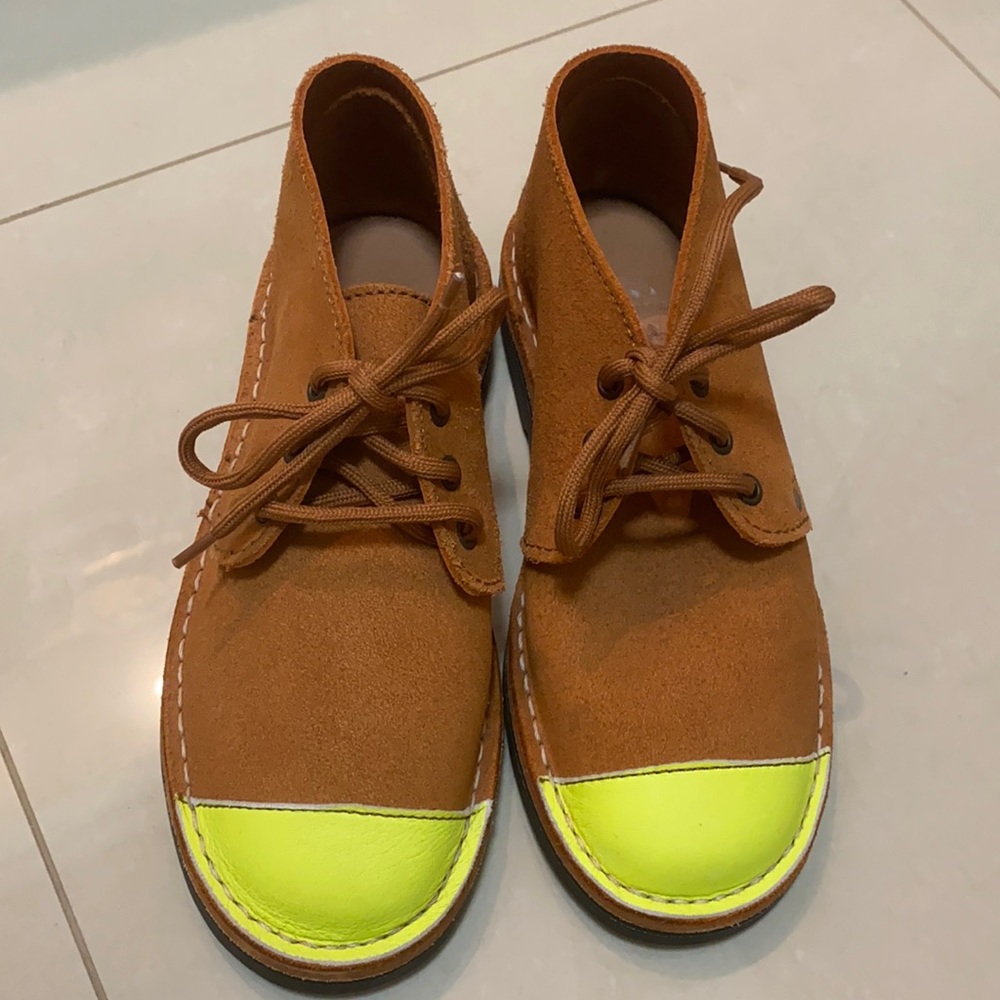NWOT genuine suede desert boot